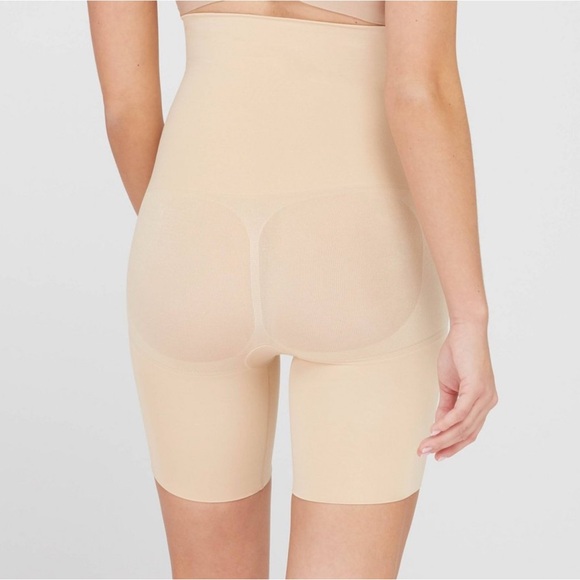 🥳 3/$26 Assets by Spanx High Waist Shaping Shorts Nude Beige - Picture 5 of 9